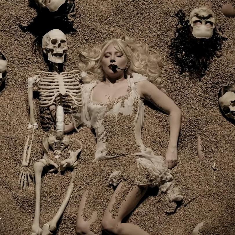 Lady Gaga faz "ópera pop" perfeita no Coachella e reafirma seu status de uma das mais incríveis artistas de todos os tempos