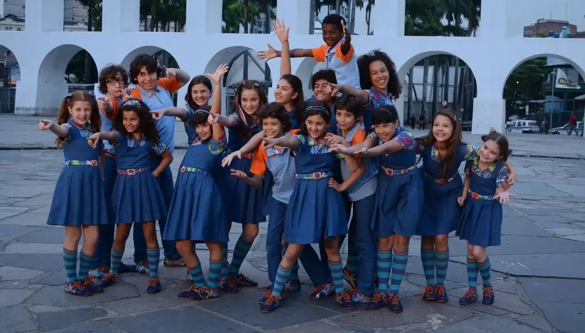 Chiquitita polêmica, Julia Gomes tem carreira na música: veja vídeos