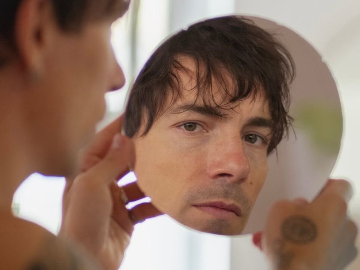 Di Ferrero explora o abstrato e o subjetivo no EP "7"