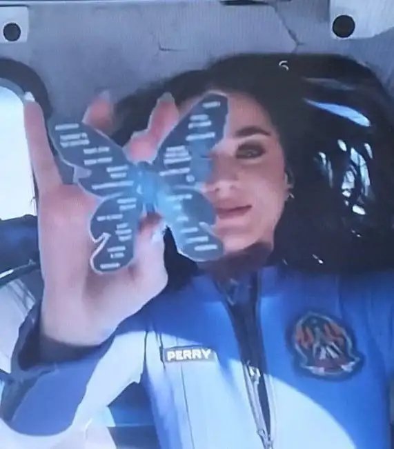 Katy Perry mostra setlist de "The Lifetimes Tour" em vídeo no espaço