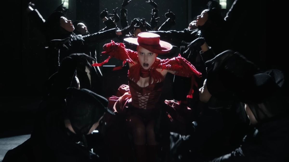 Vem aí? Lady Gaga registra música nova com colaboradores do "Mayhem"