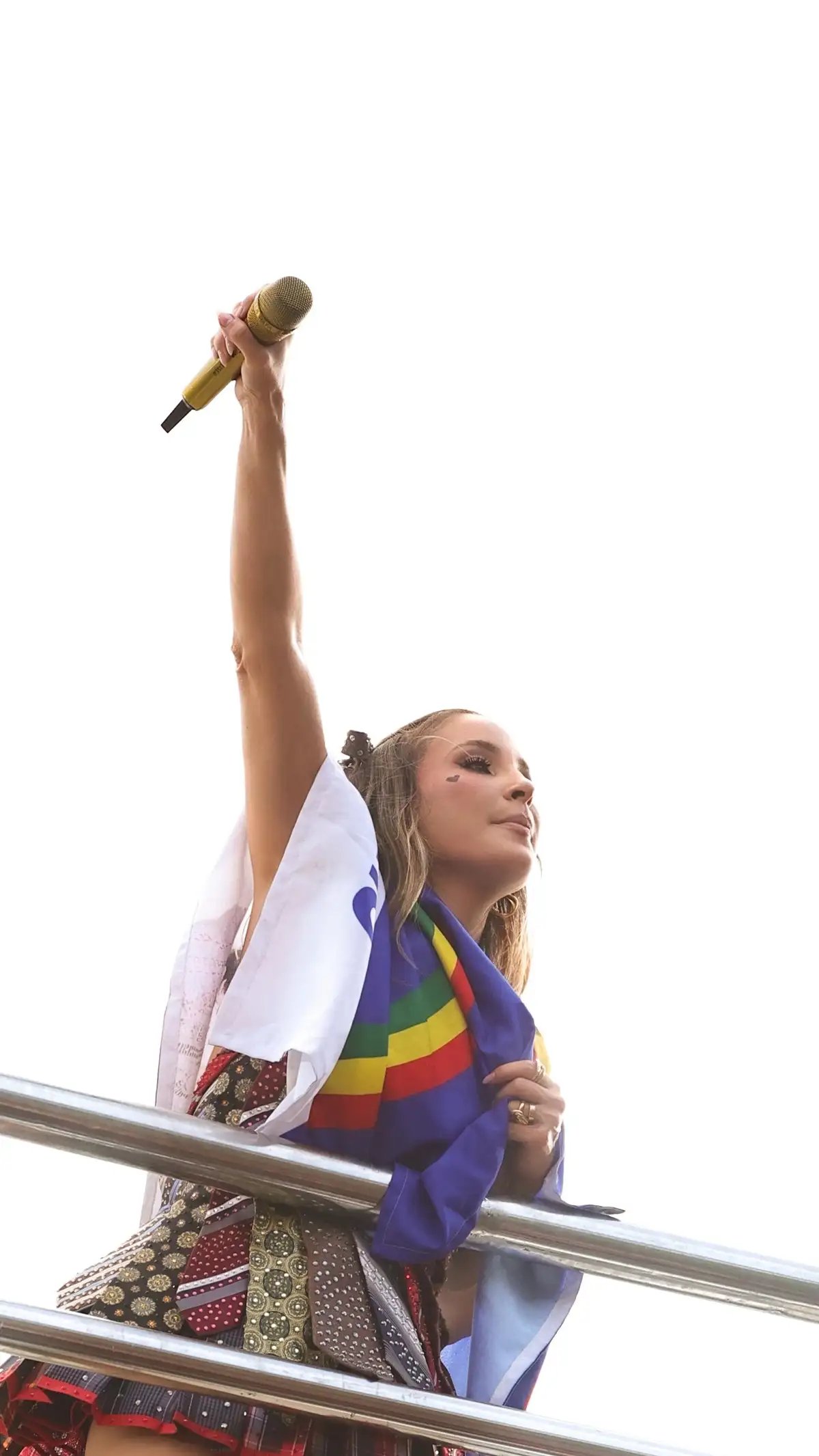 Evangélica, Claudia Leitte polemiza com fala ao público LGBTQIAPN+ em show; veja o vídeo!