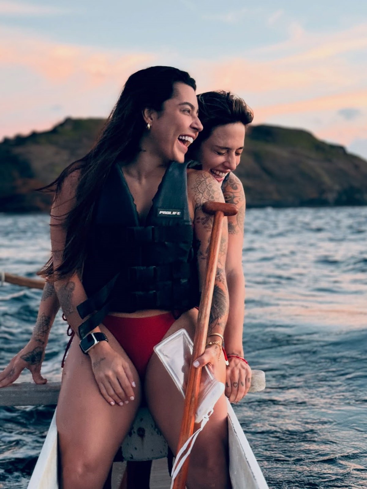 Lauana Prado anuncia noivado com a influencer Tati Dias: "Para alegria de uns e desespero de outros"