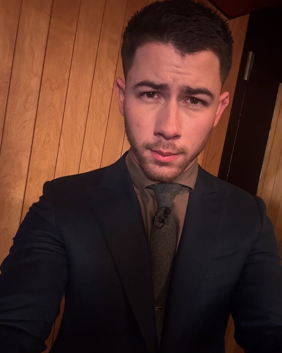 Atualmente na Broadway, Nick Jonas interpretará vocalista do KISS em cinebiografia da banda