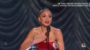 Nicole Scherzinger encontra seu lugar na Broadway e leva o Tony