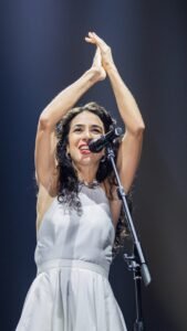 Marisa Monte percorrerá parques e arenas junto à orquestra na turnê "PHONICA"; veja agenda!